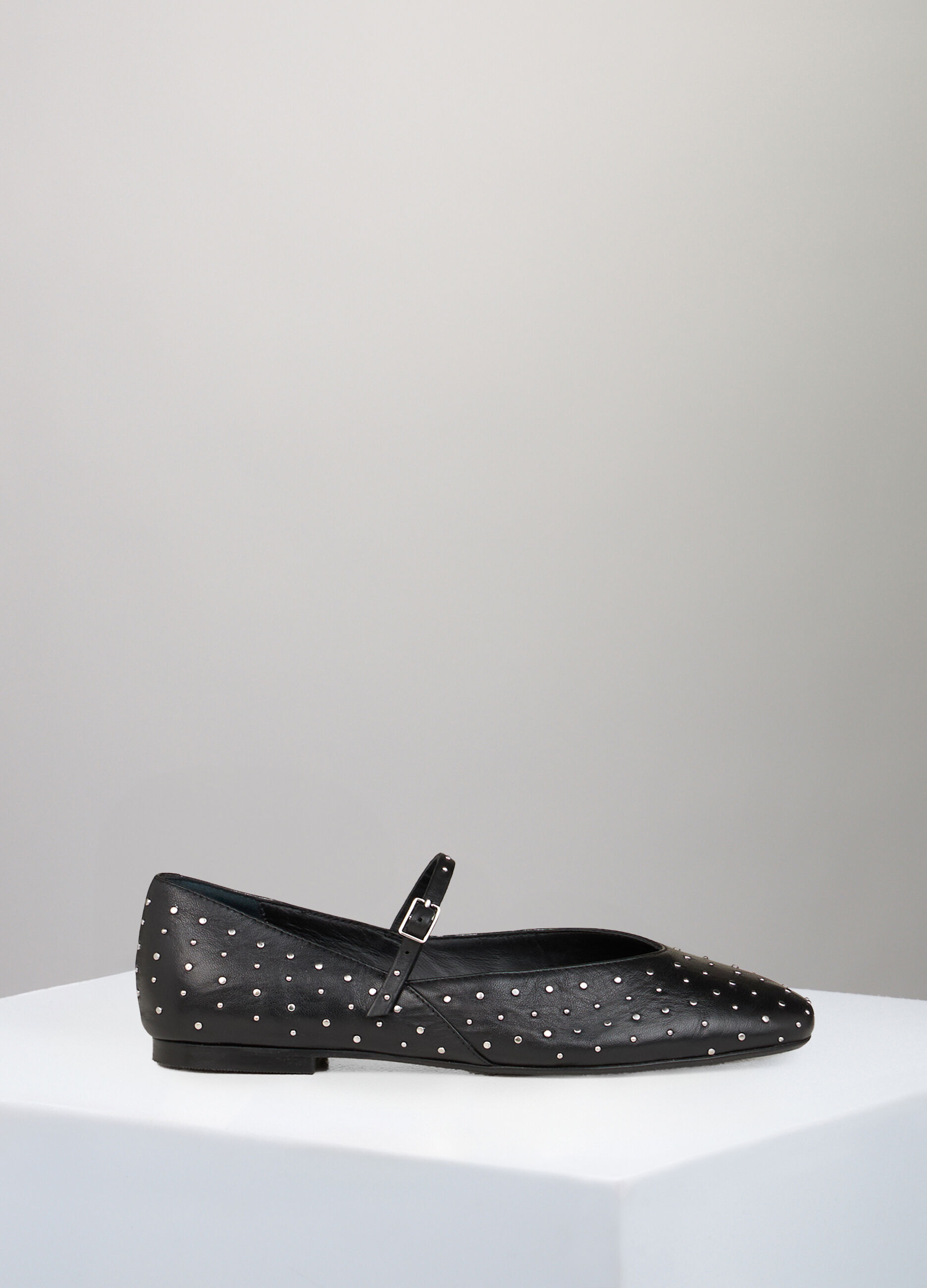 Ballerina flats with studs